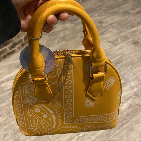 NWT Ella & Elly yellow and white paisley handbag with crossbody strap included - Picture 5 of 9